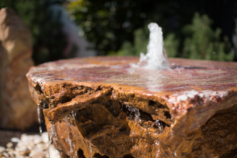 Quellstein Quellstein aus Onyx für dekorative Wasserakzente im Garten