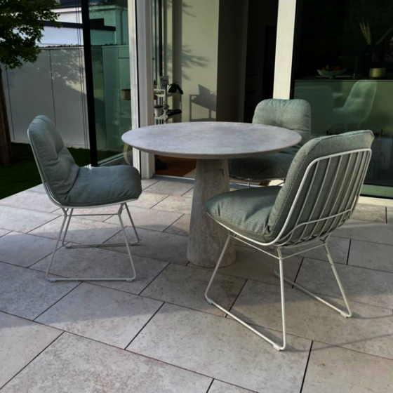 Outdoor Tisch aus Naturstein