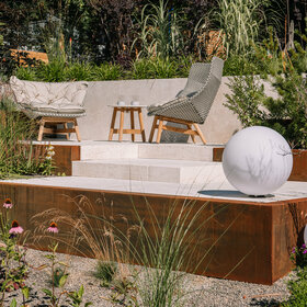Gartenprojekt mit Blockstufen und Bodenplatten aus Kanfanar 