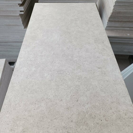 Bodenplatten aus Sina Pearl Kalkstein für Terrassen und Wege
