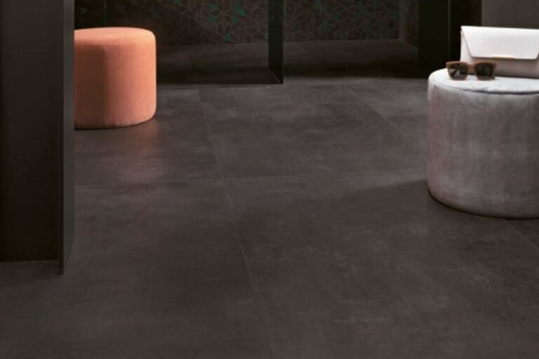 Projekt mit Nero Keramik Bodenplatten