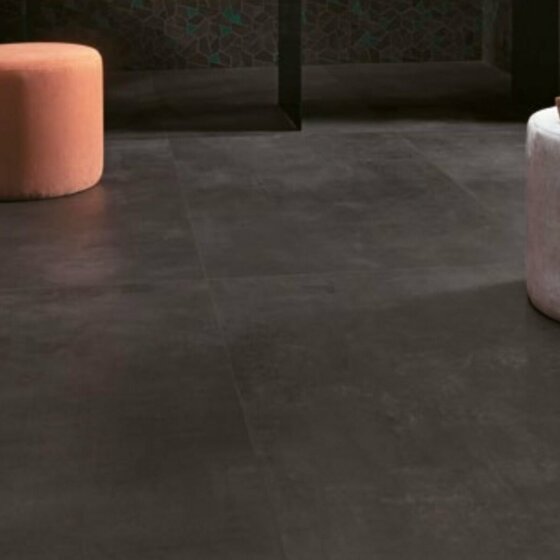 Projekt mit Nero Keramik Bodenplatten