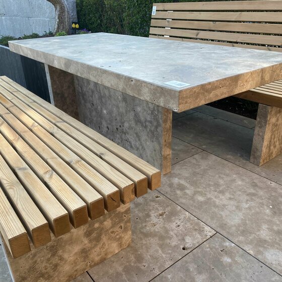 Lounge Möbel aus Dolomit Kalkstein für stilvolle Außenbereiche