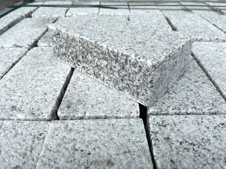 Pflastersteine aus Cinza Galicia Granit für Wege und Plätze