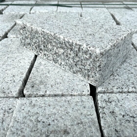 Pflastersteine aus Cinza Galicia Granit für Wege und Plätze