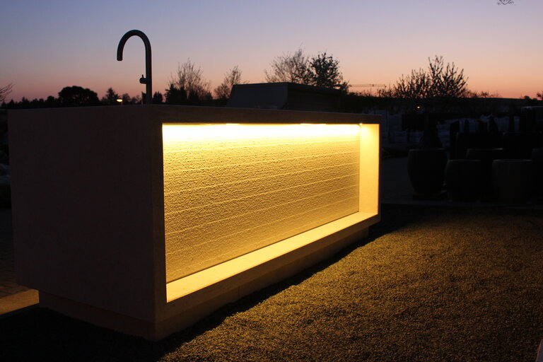 LED-Unterleuchtung Outdoor Küche Outdoor Küche mit LED-Unterleuchtung für stilvolle und funktionale Außenanlagen