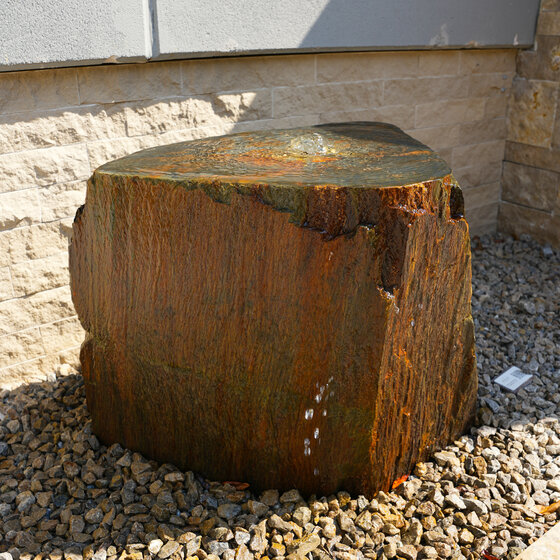  Schiefer Findling Quellstein aus Naturstein für moderne Wasserelemente
