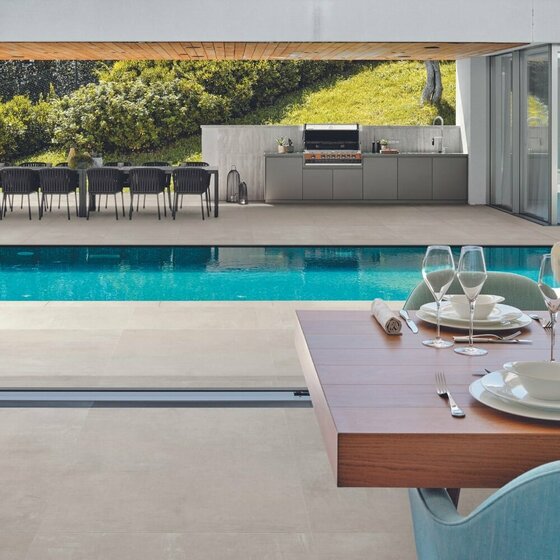 Bodenplatten aus Bianco Keramik für Terrassen und Wege