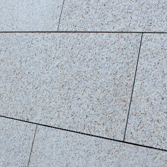 Bodenplatten aus Maciera Granit für Terrassen und Wege