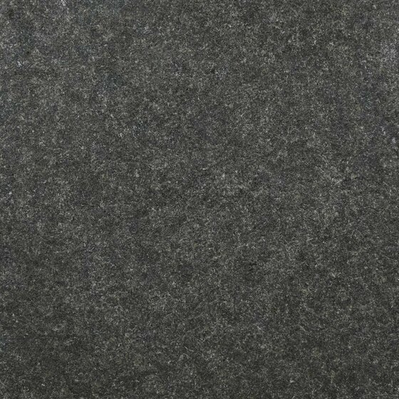 Nahaufnahme von Nero Assoluto Gabbro mit beflammter Oberfläche