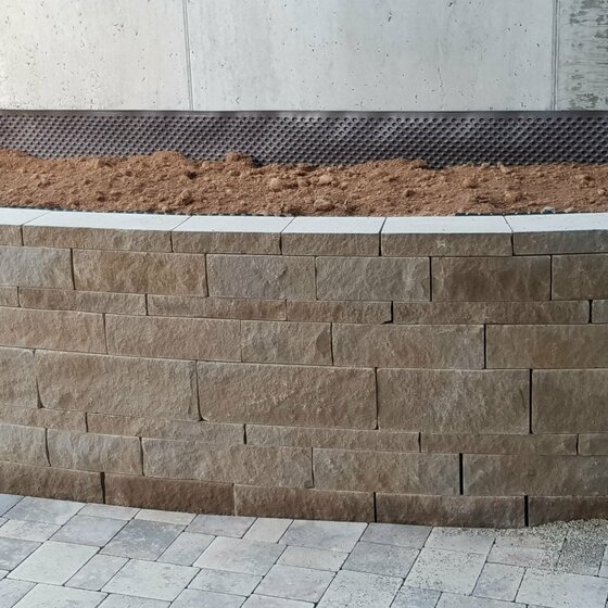 Weitere Mauersteine aus Arena de Playa für dekorative Gartenelemente