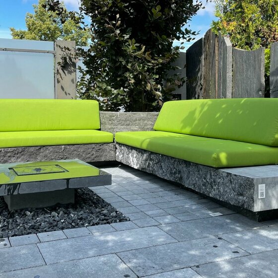 Lounge Möbel aus Belgisch Blau Kalkstein für stilvolle Außenbereiche