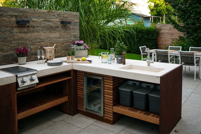 Küchenarbeitsplatte aus Bianco Adria für exklusive Outdoor Küchen