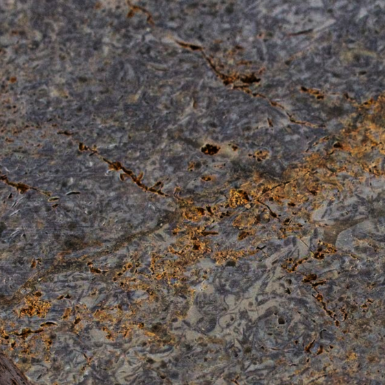 Nahaufnahme von Carino Kalkstein mit geschliffener Oberfläche