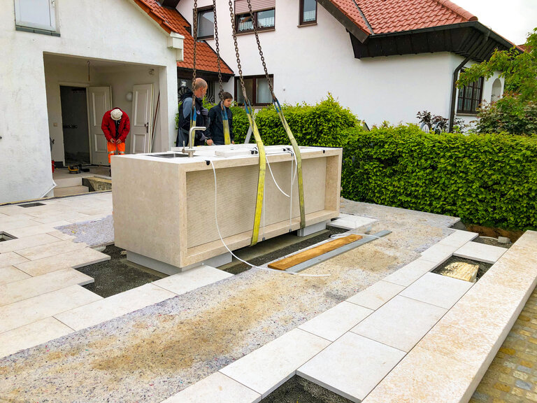 Montage und Installation für Natursteinmöbel.