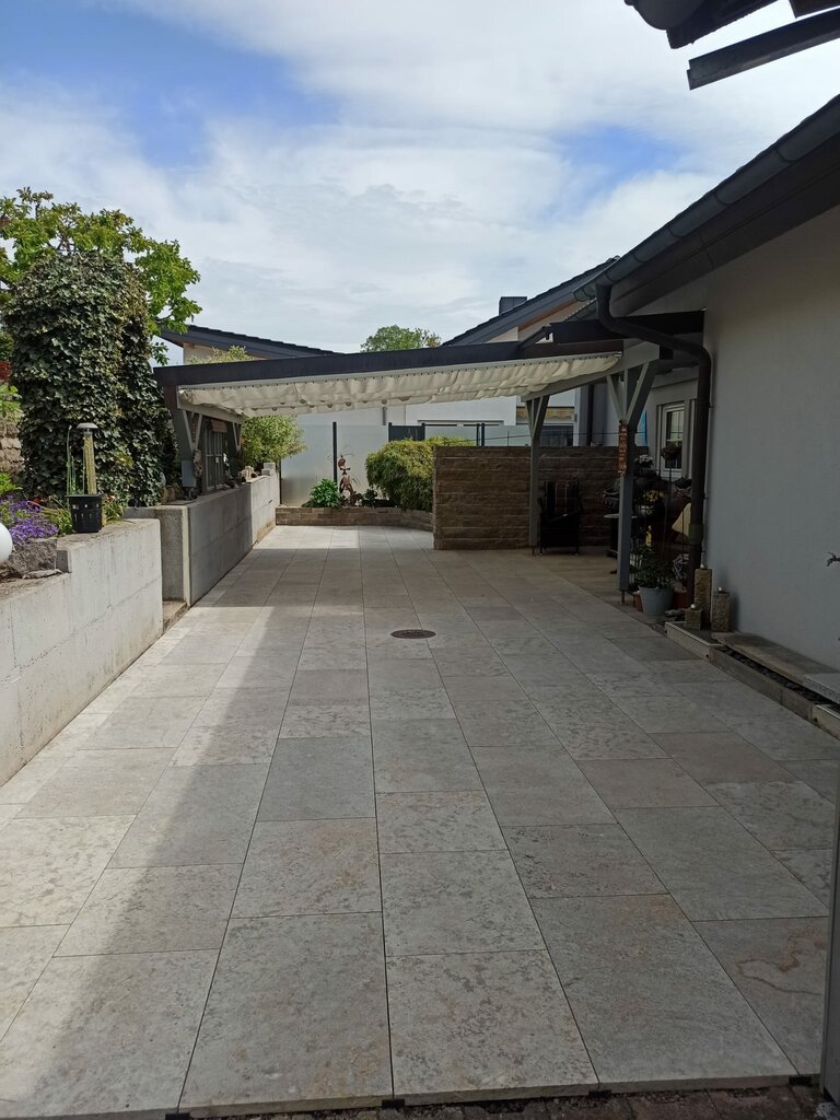 Gartenprojekt mit Carino Kalkstein Bodenplatten