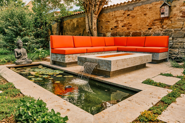 Weitere Wassertisch aus Marrone Naturstein für exklusive Gartengestaltung