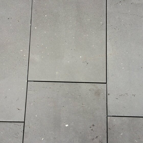 Bodenplatten aus Basaltlava für Terrassen und Wege