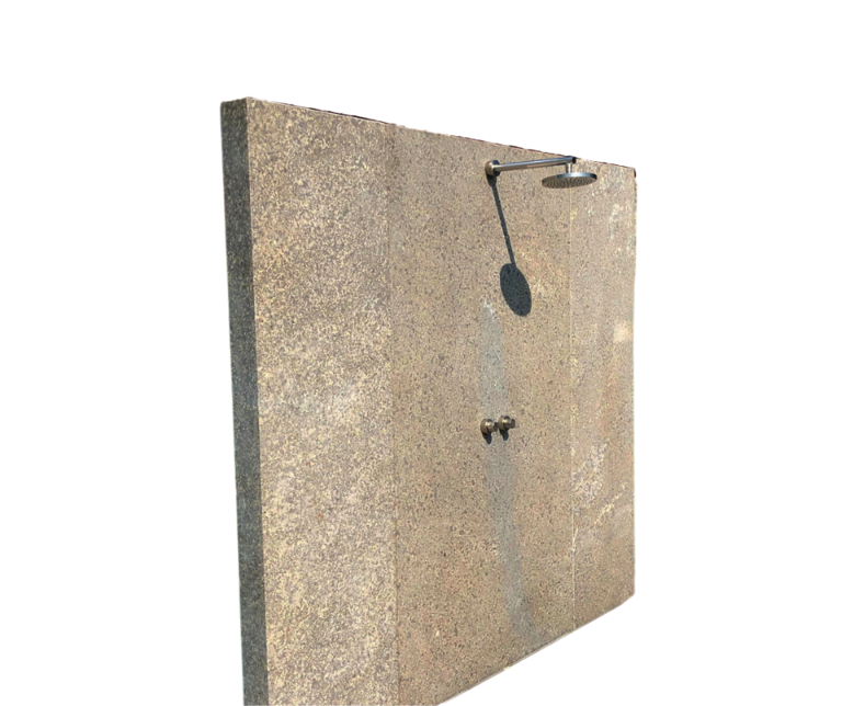 Gesägte Outdoor Dusche aus Argento Naturstein