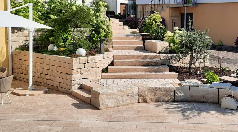 Mauersteine und Blockstufen Finca beige Mauersteine und Blockstufen aus Finca Beige Naturstein