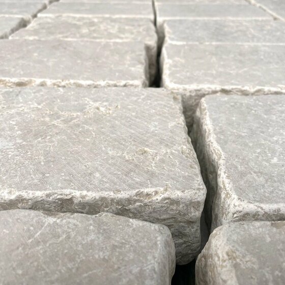 Pflastersteine aus Kanfanar Kalkstein für robuste Außenbereiche