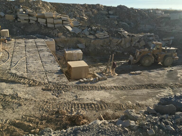 Steinbruch in Ägypten für den Abbau von Sina Pearl Kalkstein