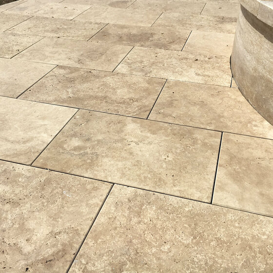 Bodenplatten aus Finca Beige Travertin für Terrassen und Wege