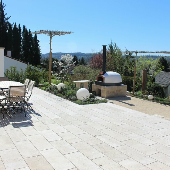 Finca Antik Bodenplatten aus Naturstein für elegante Außenbereiche