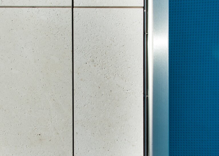 Bianco Adria Poolrandplatten aus Naturstein für elegante Poolanlagen