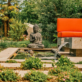 Marrone Lounge Möbel mit orangener Polsterung